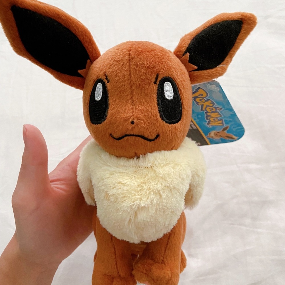 Eevee Pokémon Plush! NWT